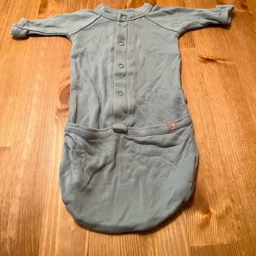 NB baby bundler in light blue from Goumi. Great condition!